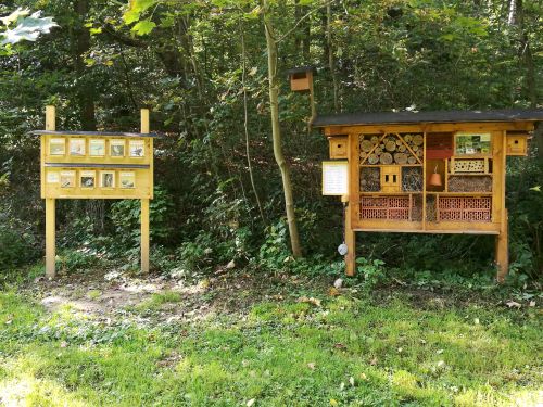 Insektenhotel+Vogel-Infotafel Insektenhotel+Vogel-Infotafel