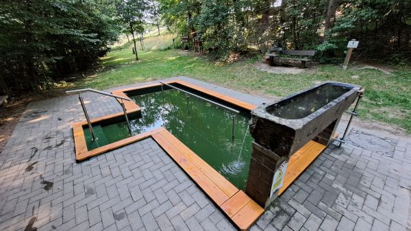Wassertretbecken nach der Renovierung 2023 Wassertretbecken nach der Renovierung 2023