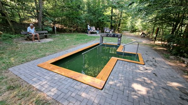 Wassertretbecken nach der Renovierung 2023 Wassertretbecken nach der Renovierung 2023